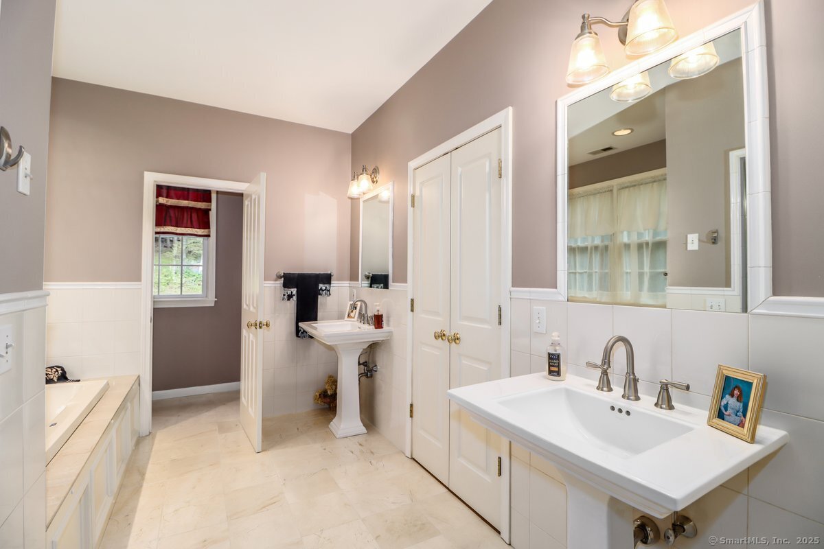 Bridgewater CT 06752