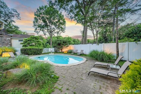 52 Center Drive Greenwich CT 06870
