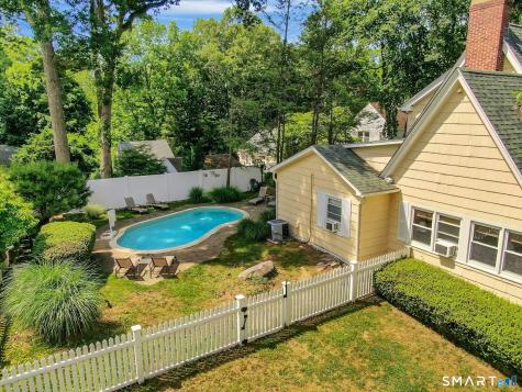 52 Center Drive Greenwich CT 06870