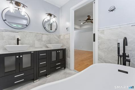 16 Harvest Lane Bloomfield CT 06002