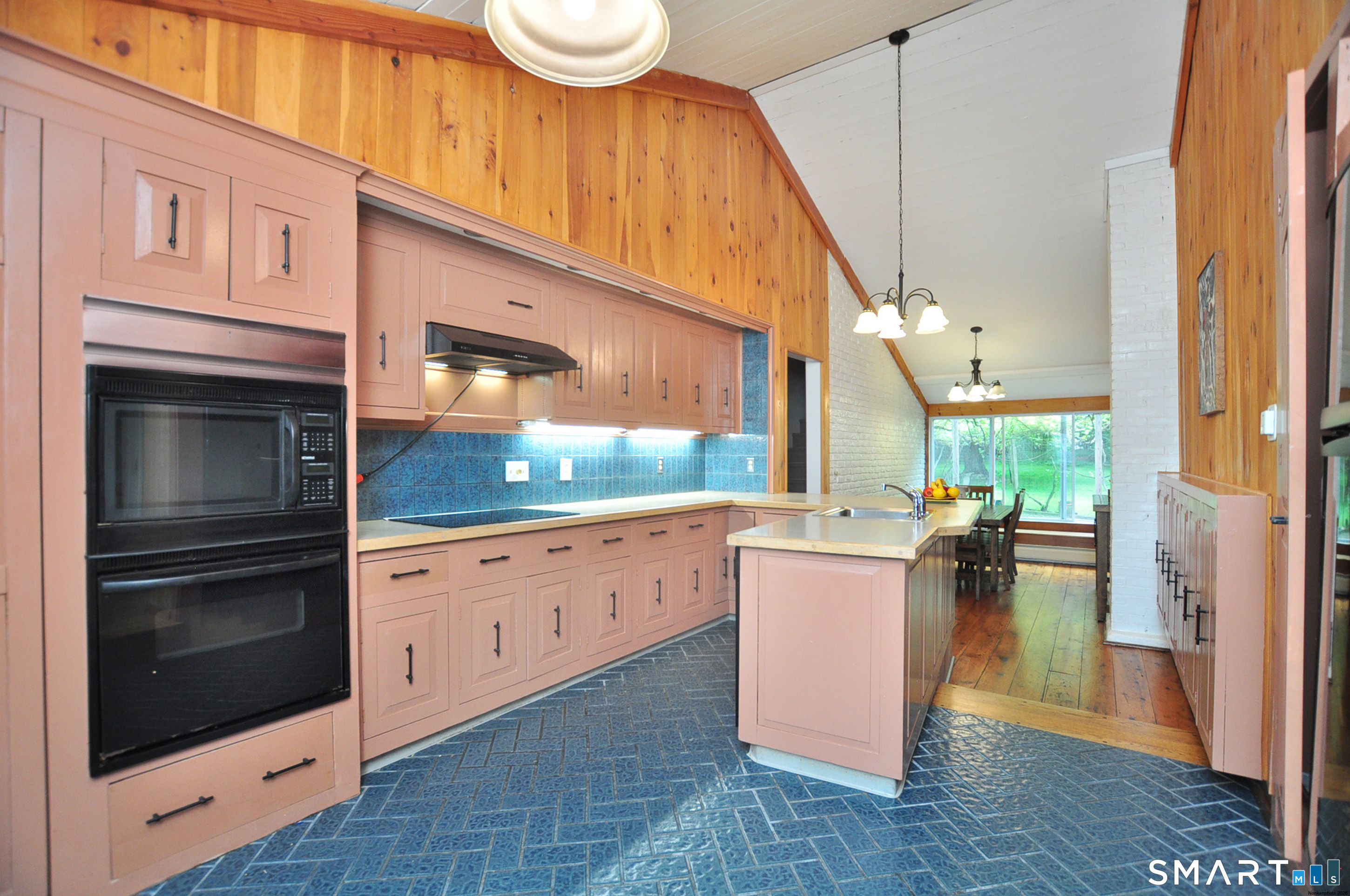 16 Ellen Drive Farmington CT 06032
