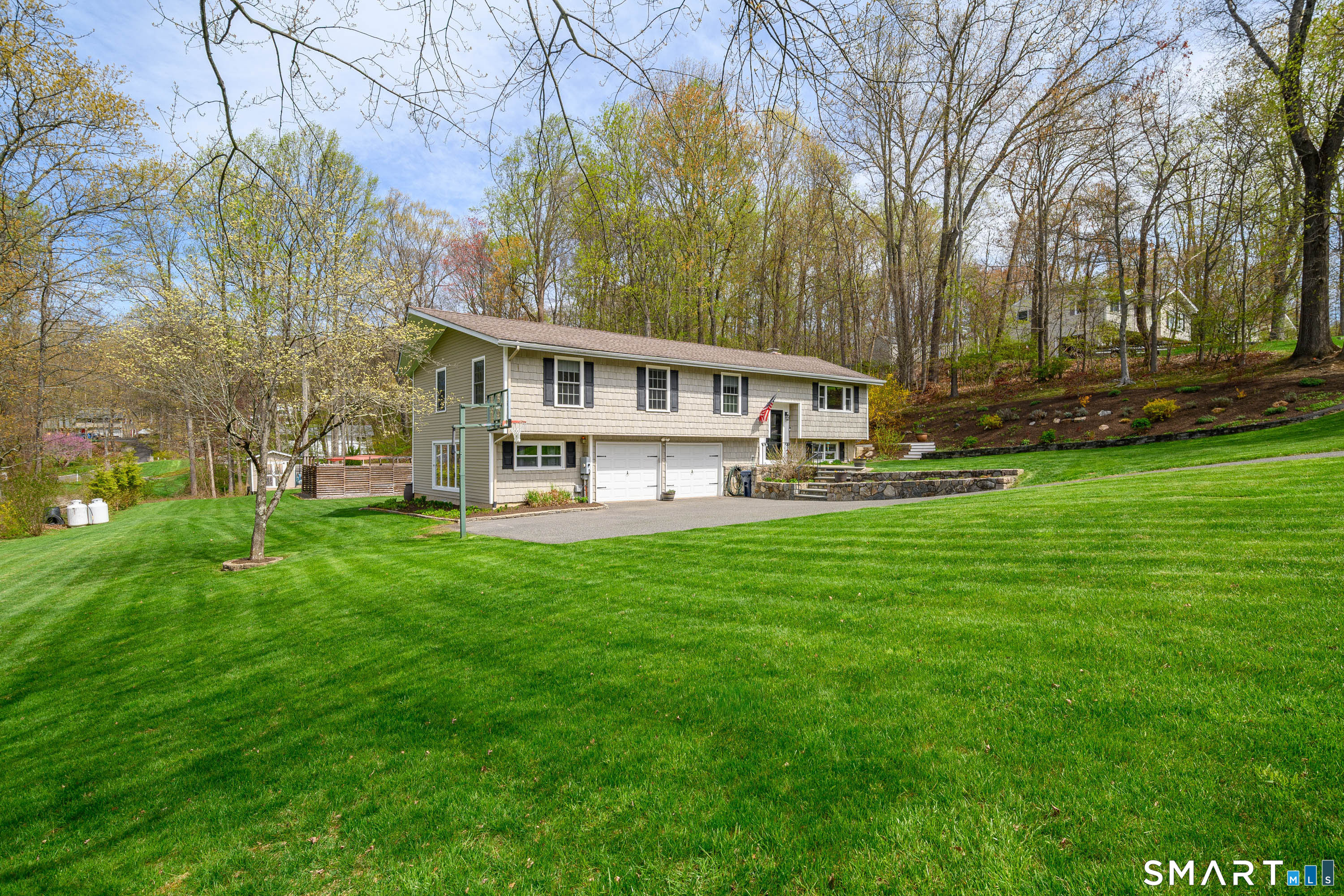 18 Fleetwood Drive New Fairfield CT 06812