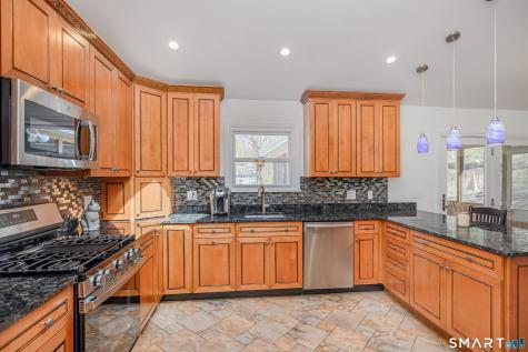 18 Fleetwood Drive New Fairfield CT 06812