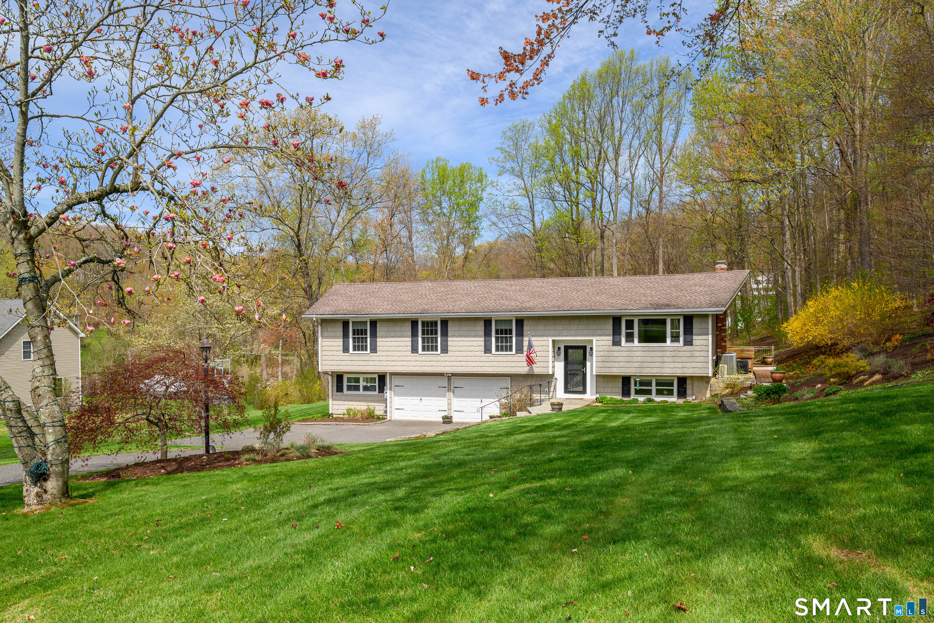 18 Fleetwood Drive New Fairfield CT 06812