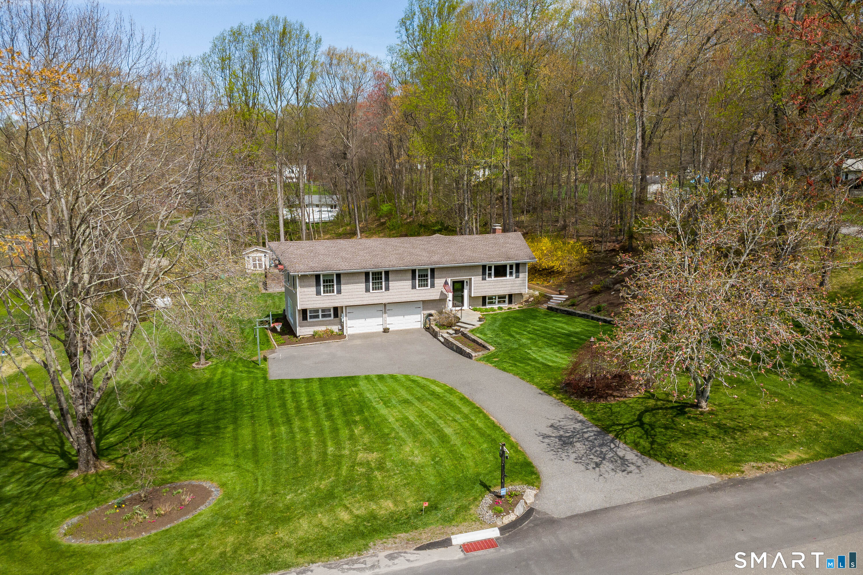 18 Fleetwood Drive New Fairfield CT 06812