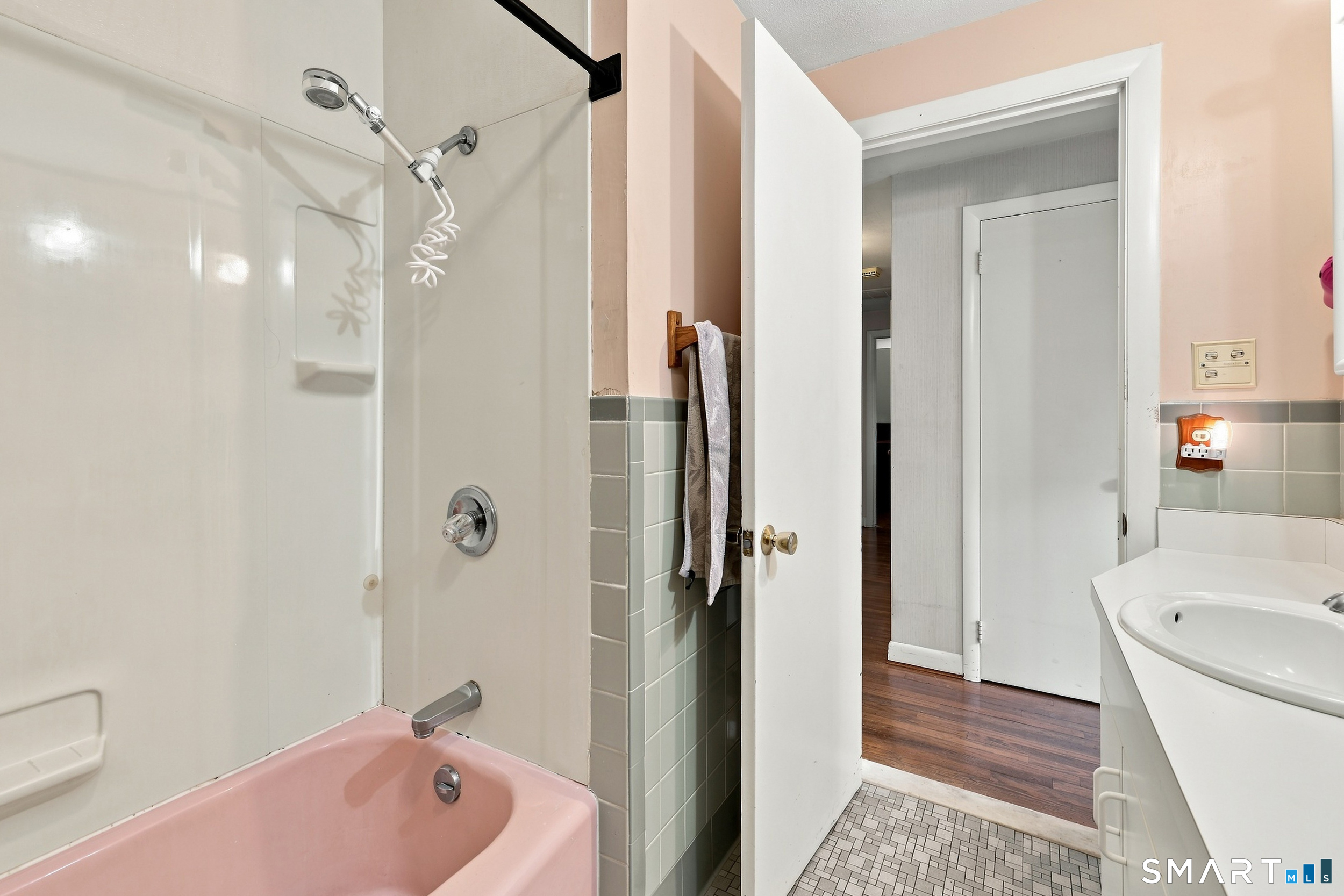 15 Raymond Street East Hartford CT 06118