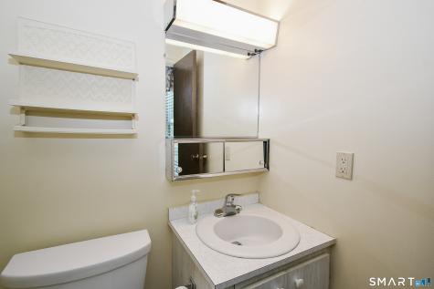 14 East Lake Drive Middletown CT 06457