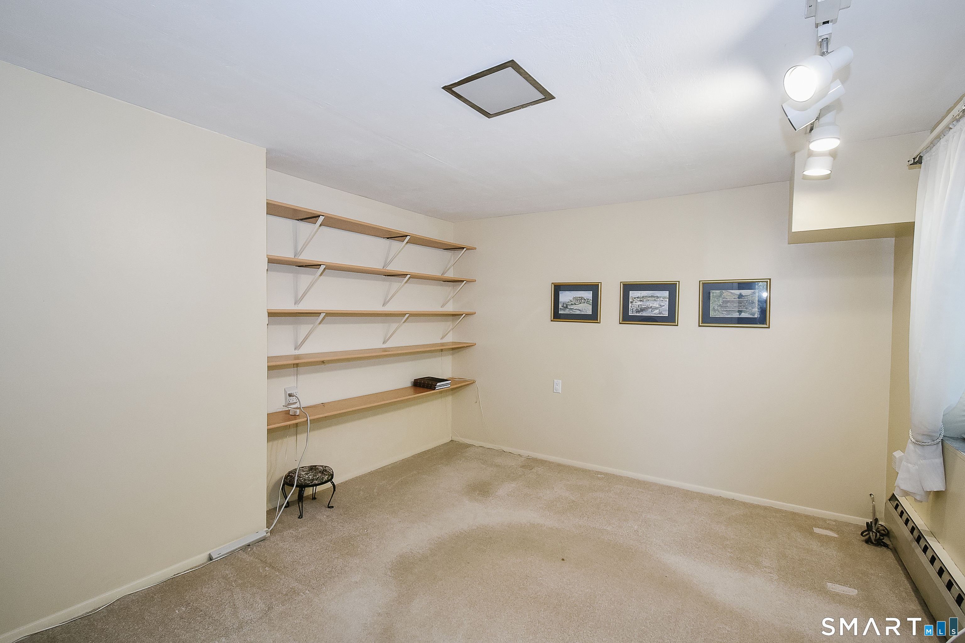 14 East Lake Drive Middletown CT 06457
