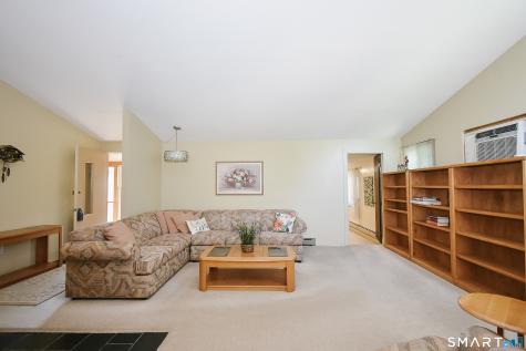 14 East Lake Drive Middletown CT 06457