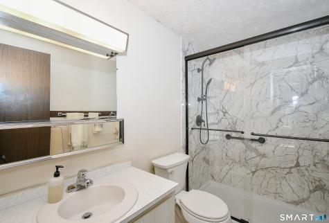 14 East Lake Drive Middletown CT 06457