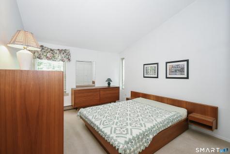 14 East Lake Drive Middletown CT 06457