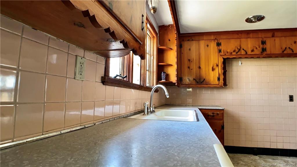 38 Woodcrest Circle Naugatuck CT 06770
