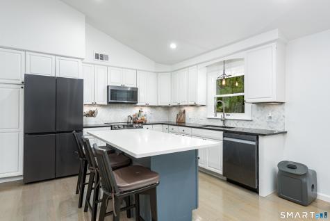 508 Oakwood Drive Glastonbury CT 06033