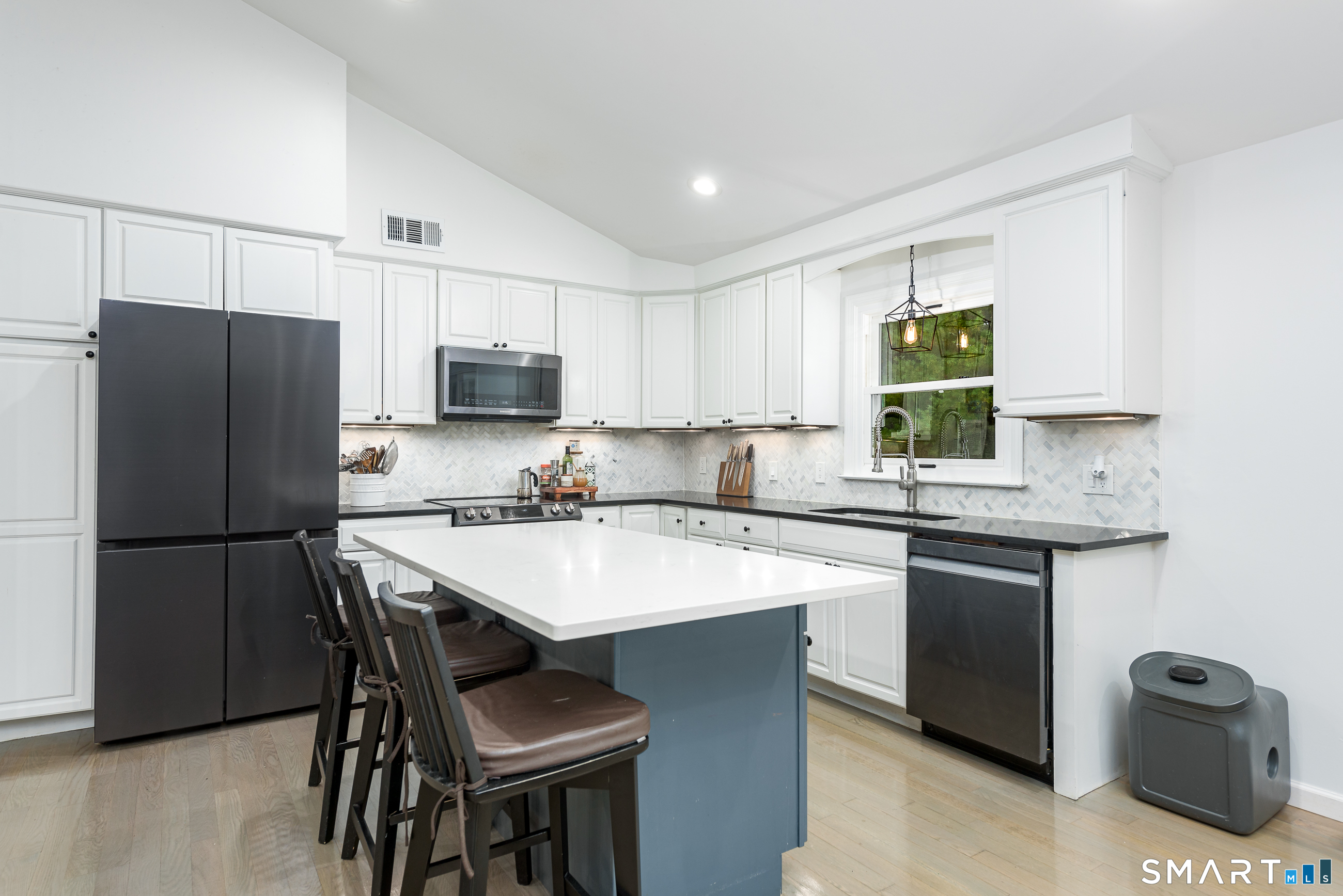 508 Oakwood Drive Glastonbury CT 06033