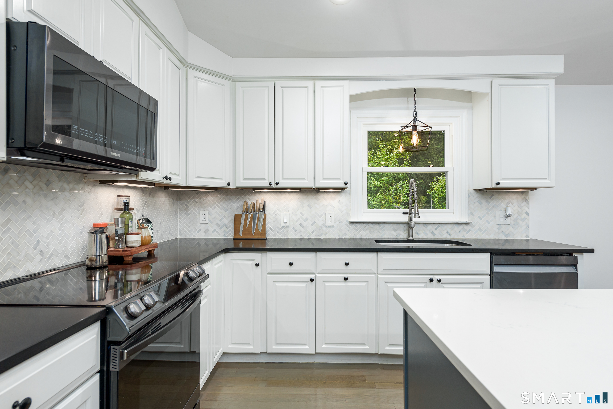 508 Oakwood Drive Glastonbury CT 06033