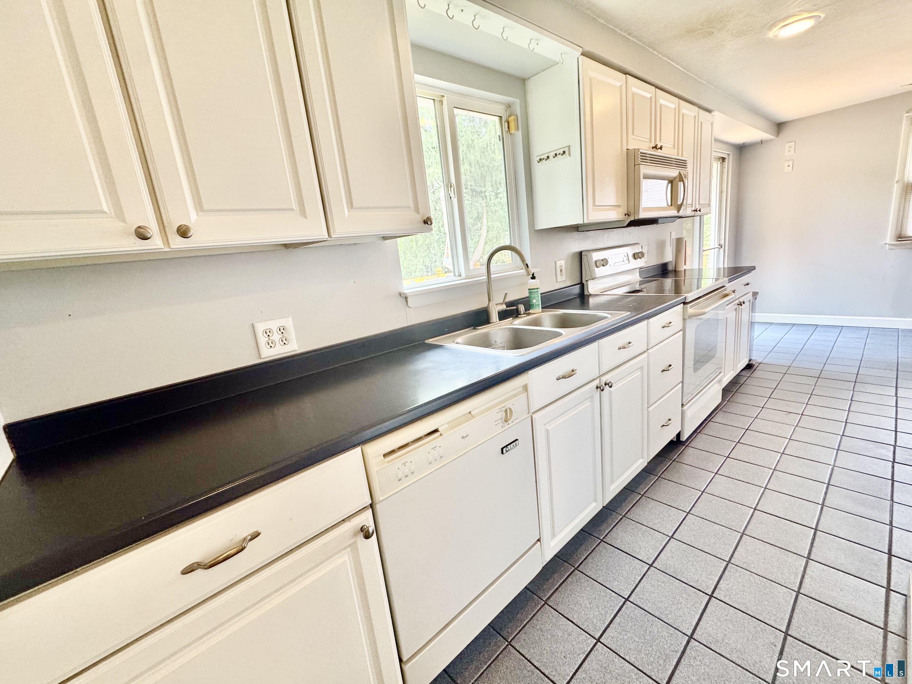 39 Brookview Avenue Waterbury CT 06706