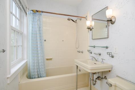 49 Great Ring Road Newtown CT 06482