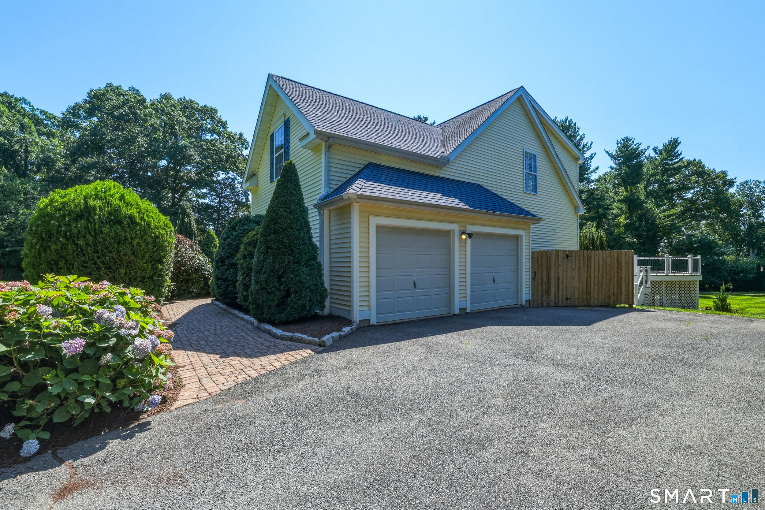 20 Ridgewood Court Hamden CT 06473