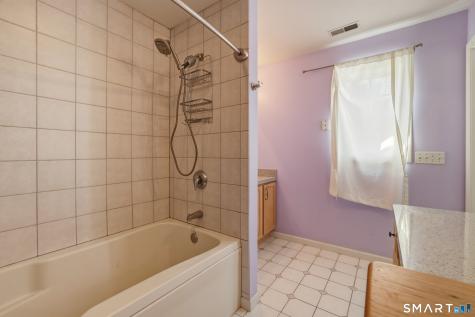 20 Ridgewood Court Hamden CT 06473