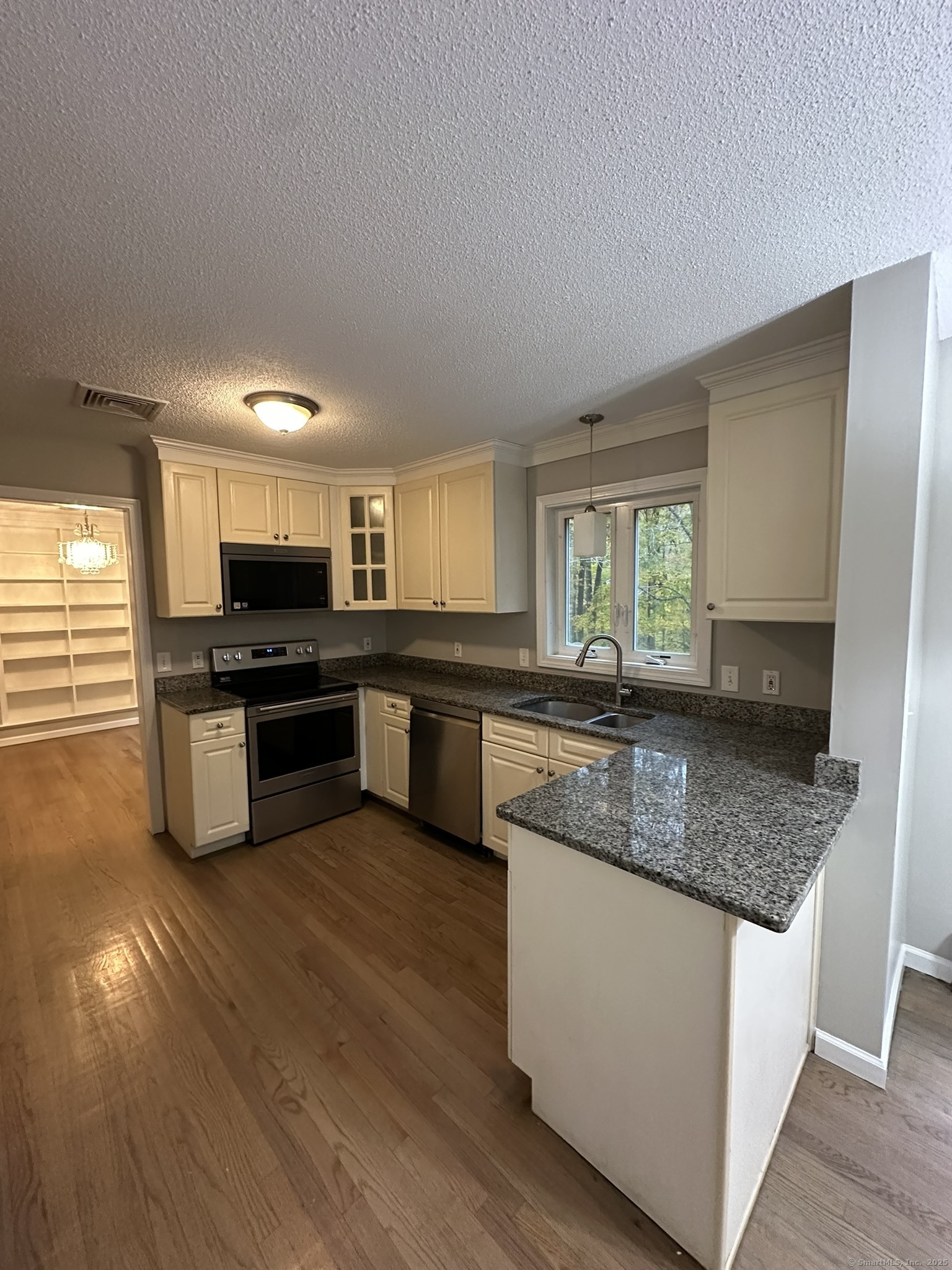 2 Croydon Drive Bloomfield CT 06002