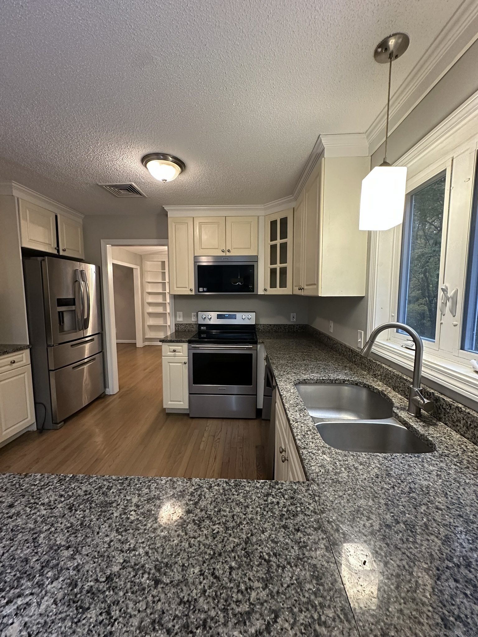 2 Croydon Drive Bloomfield CT 06002