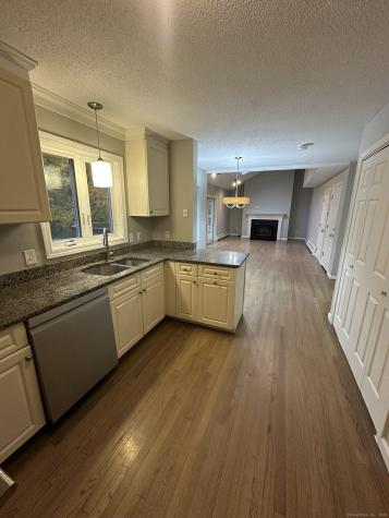 2 Croydon Drive Bloomfield CT 06002