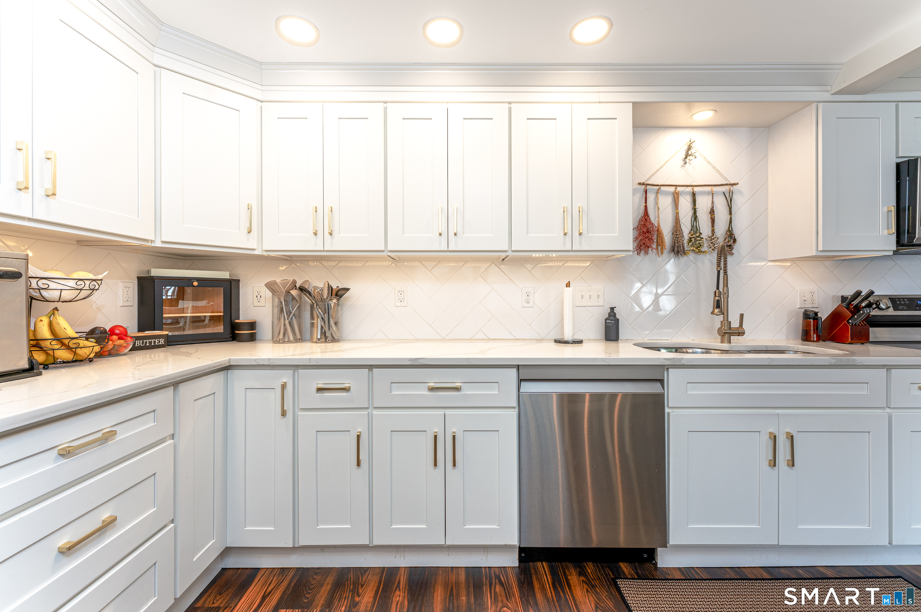 4 James Street East Haven CT 06512