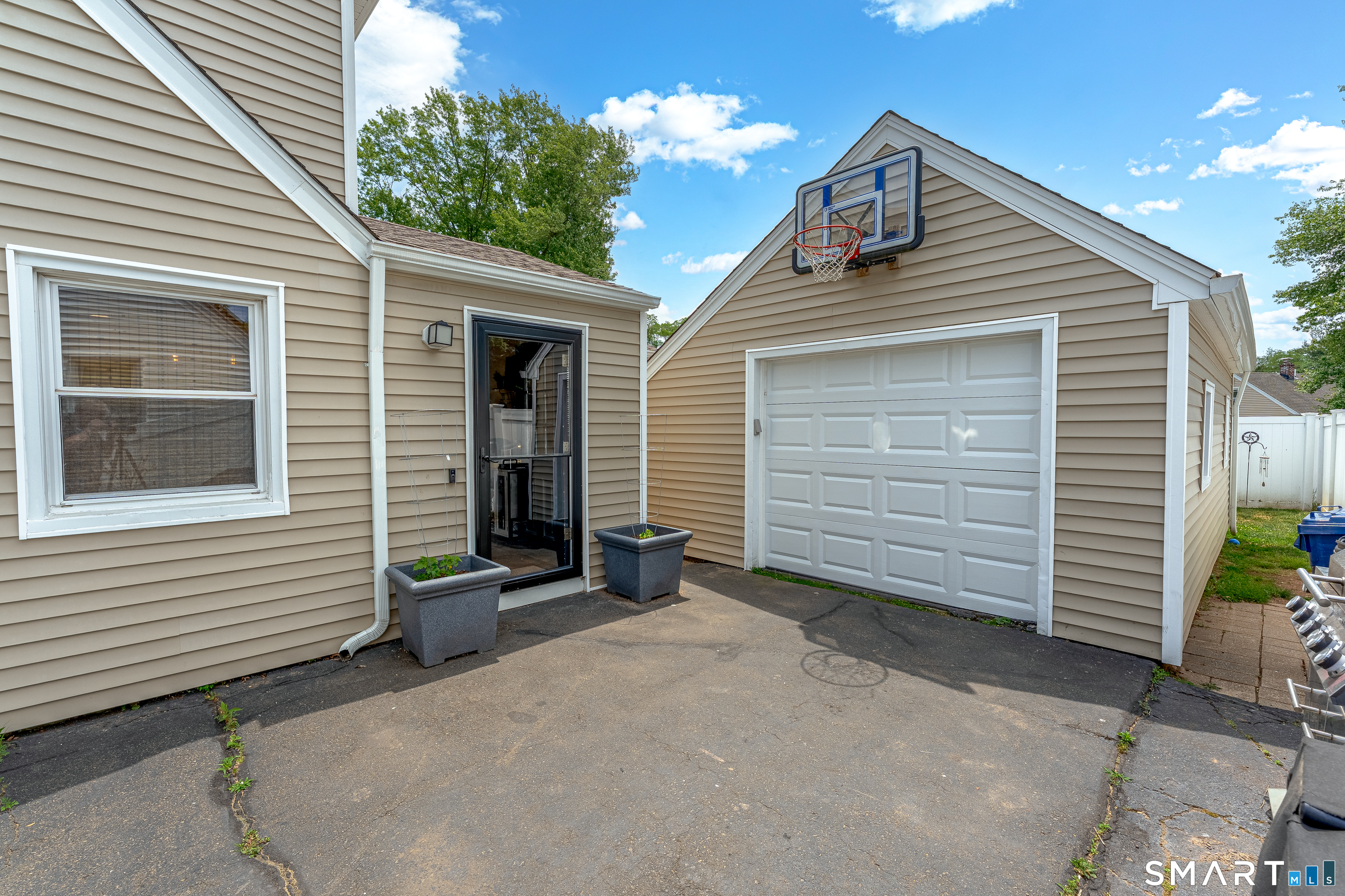 4 James Street East Haven CT 06512