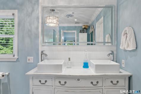 9 Fox Hollow Lane Newtown CT 06482