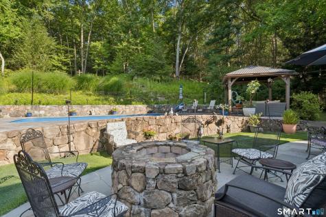 9 Fox Hollow Lane Newtown CT 06482