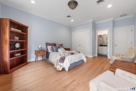 21 Williamsburg Lane Avon CT 06001