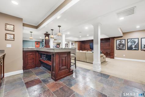 21 Williamsburg Lane Avon CT 06001
