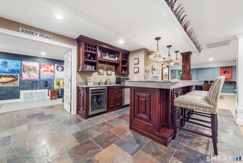 21 Williamsburg Lane Avon CT 06001