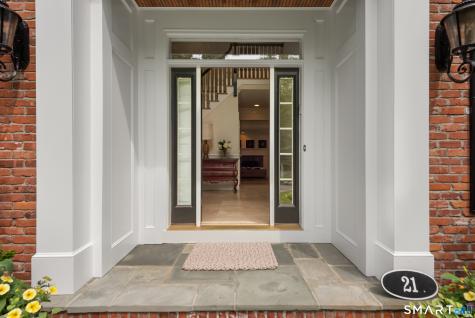21 Williamsburg Lane Avon CT 06001