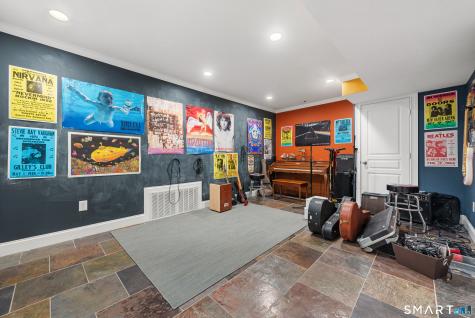 21 Williamsburg Lane Avon CT 06001