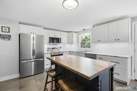 72 Lakeview Heights Tolland CT 06084