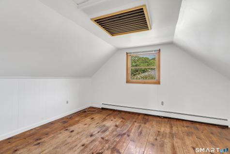 8 Chapel Hill Road Montville CT 06370