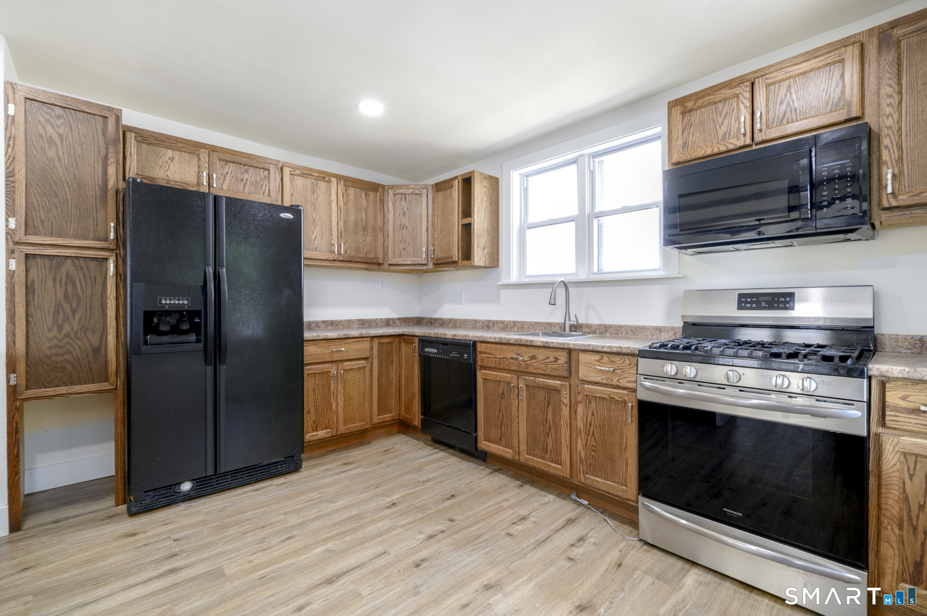 206 Ridgefield Avenue Bridgeport CT 06610