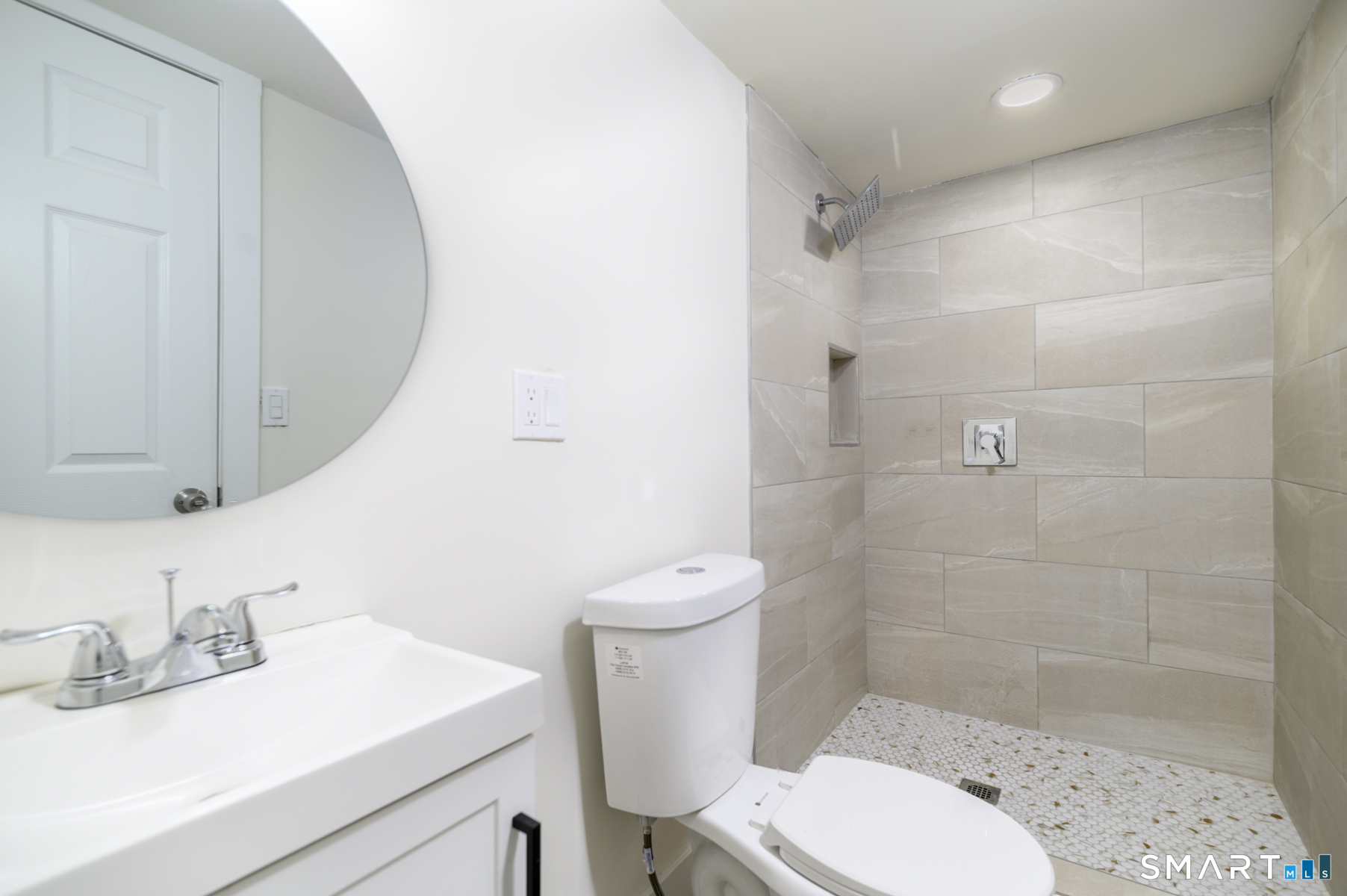 206 Ridgefield Avenue Bridgeport CT 06610