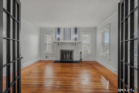 891 Bank Street New London CT 06320