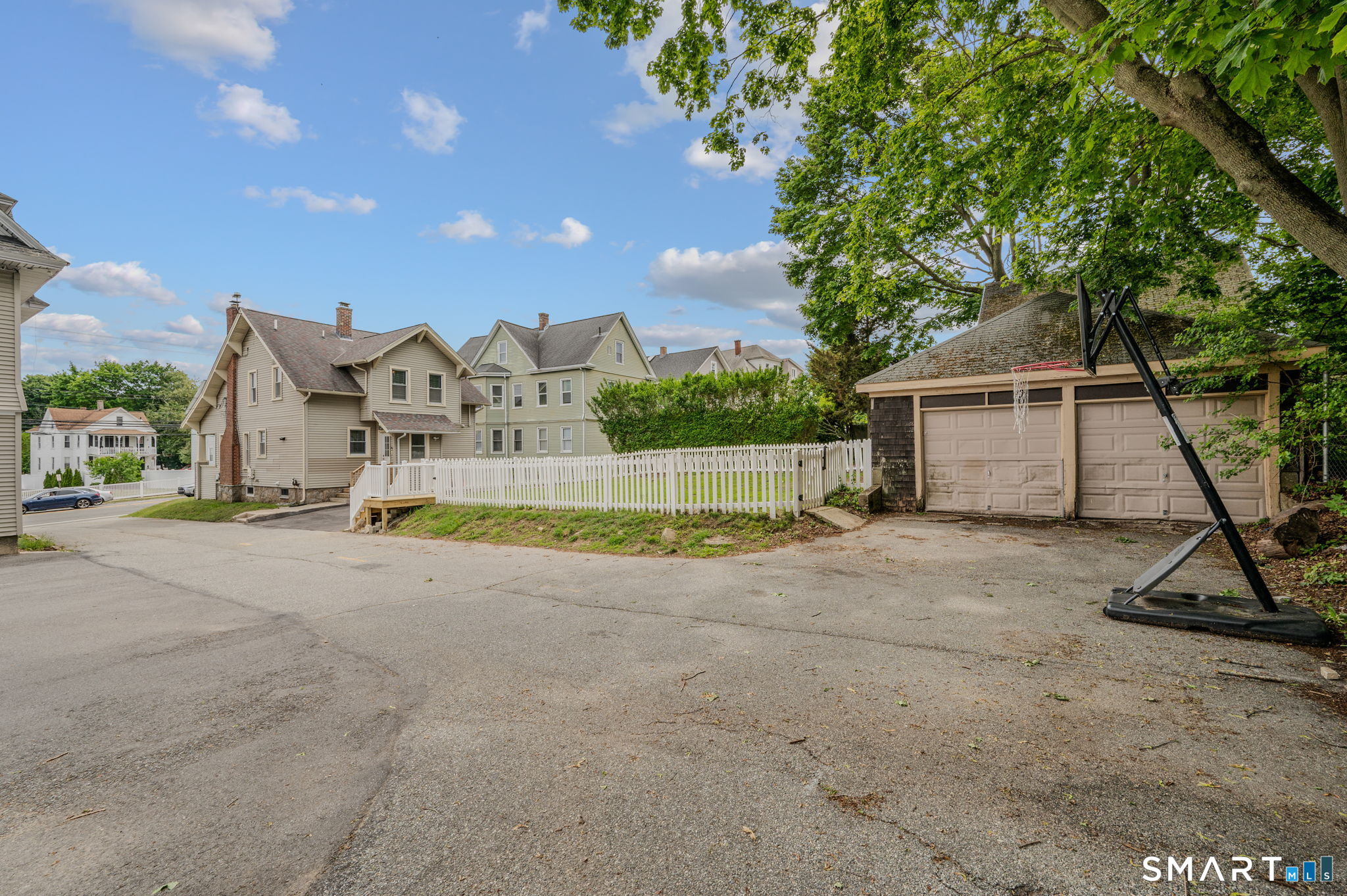 891 Bank Street New London CT 06320