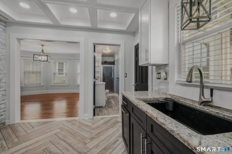 891 Bank Street New London CT 06320
