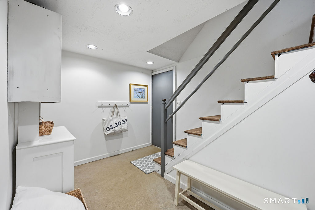 2 Higate Lane Simsbury CT 06070