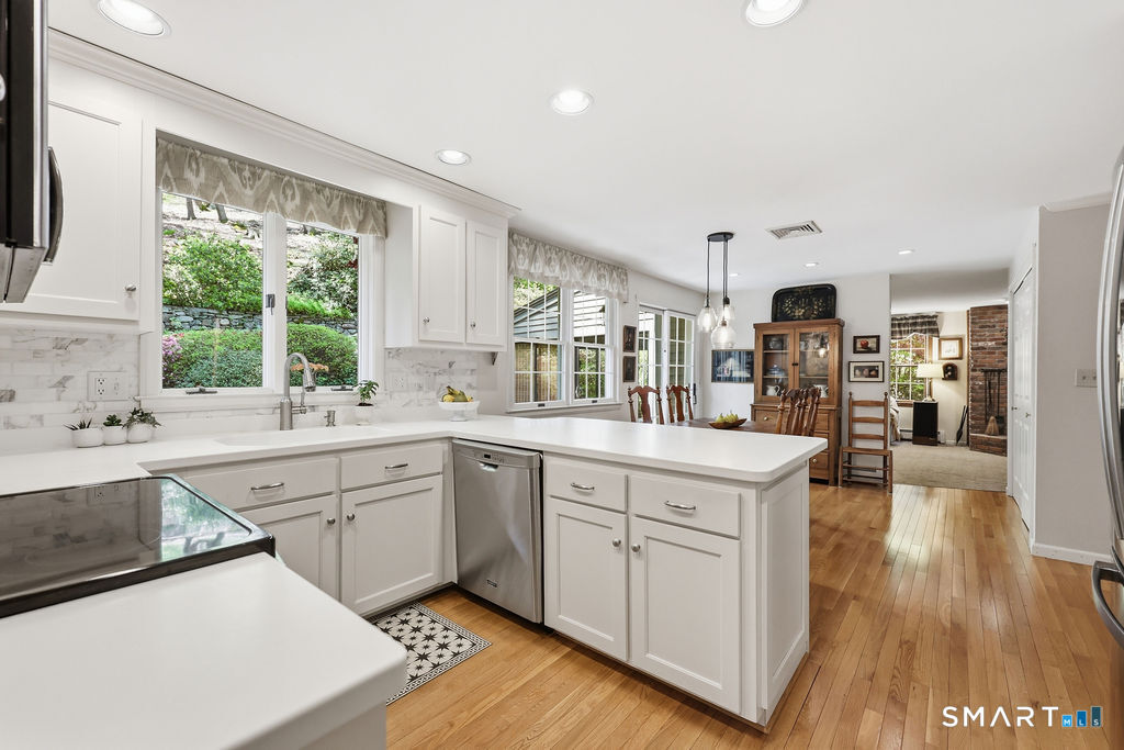 2 Higate Lane Simsbury CT 06070