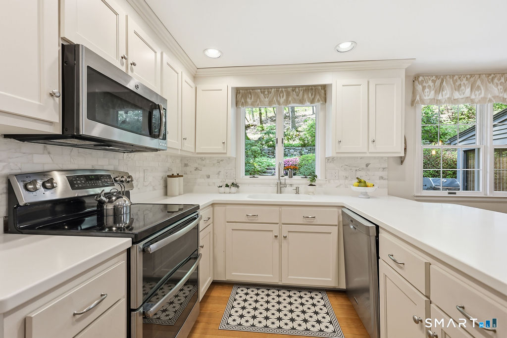 2 Higate Lane Simsbury CT 06070