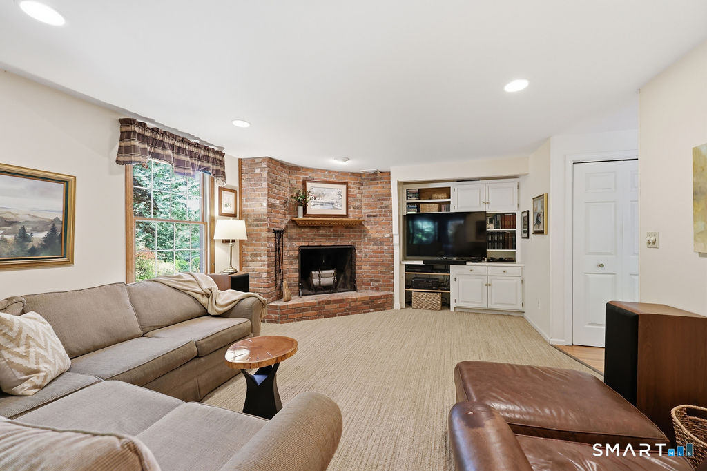 2 Higate Lane Simsbury CT 06070