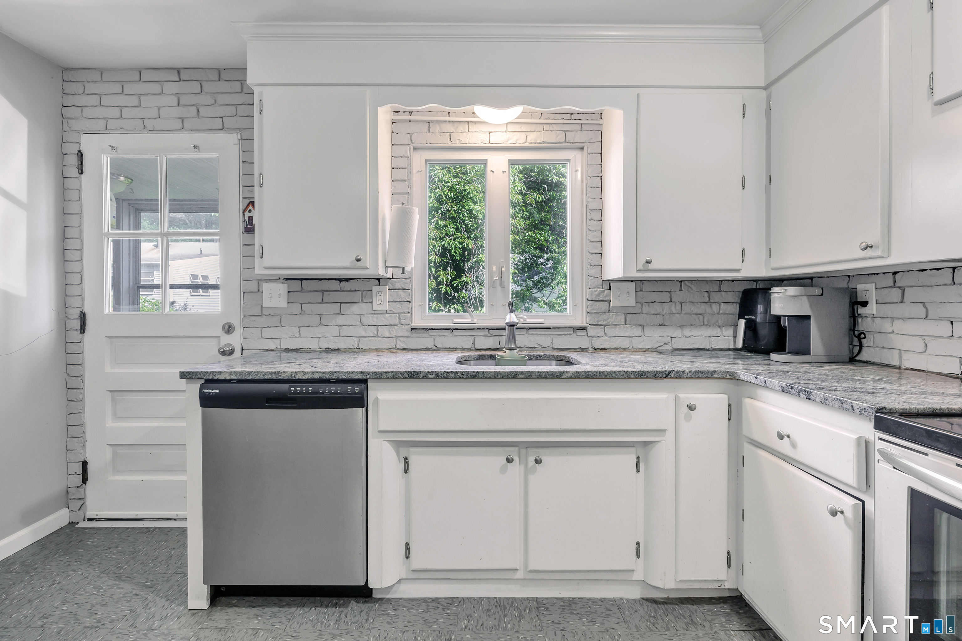 172 Crestview Drive Bridgeport CT 06606