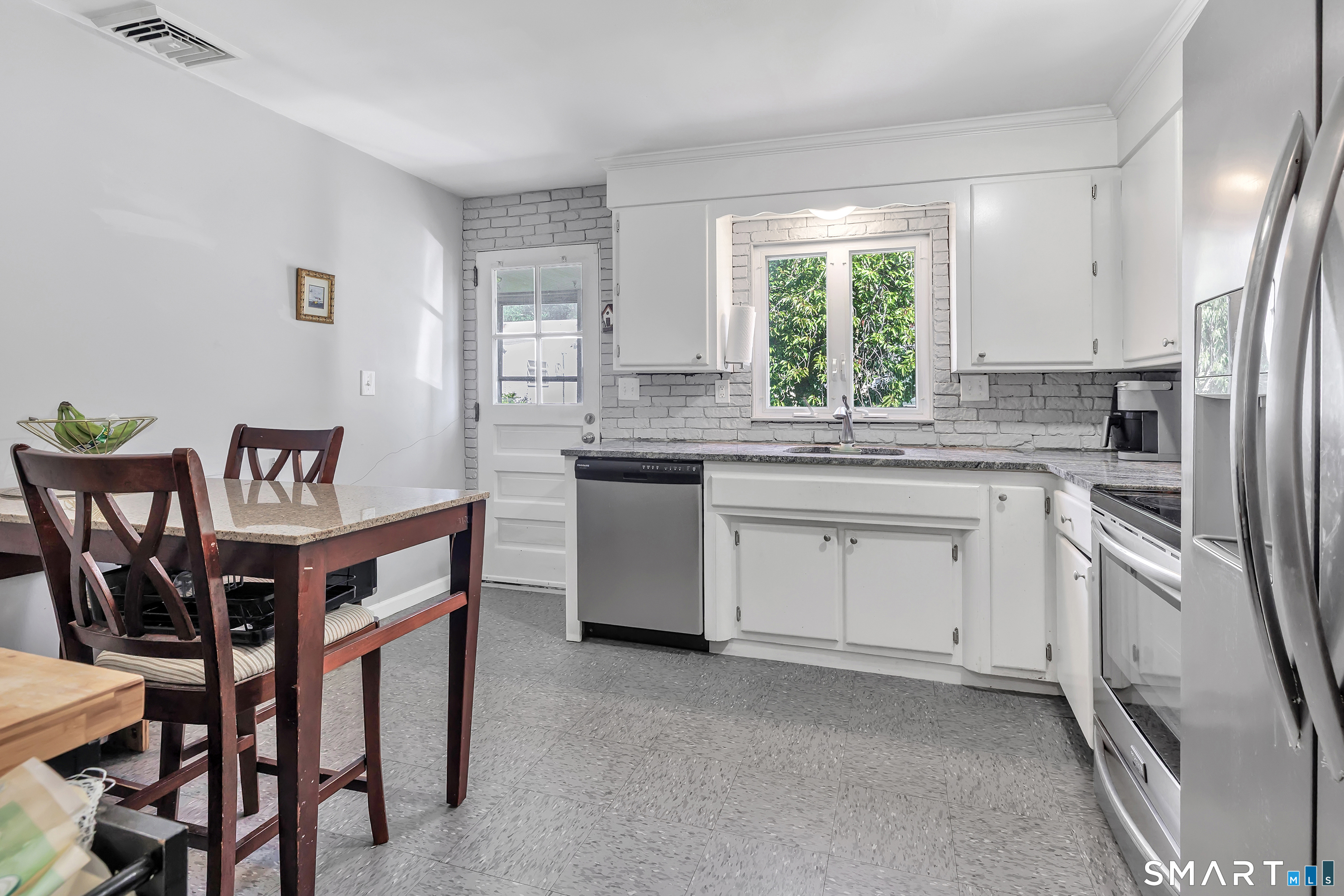 172 Crestview Drive Bridgeport CT 06606