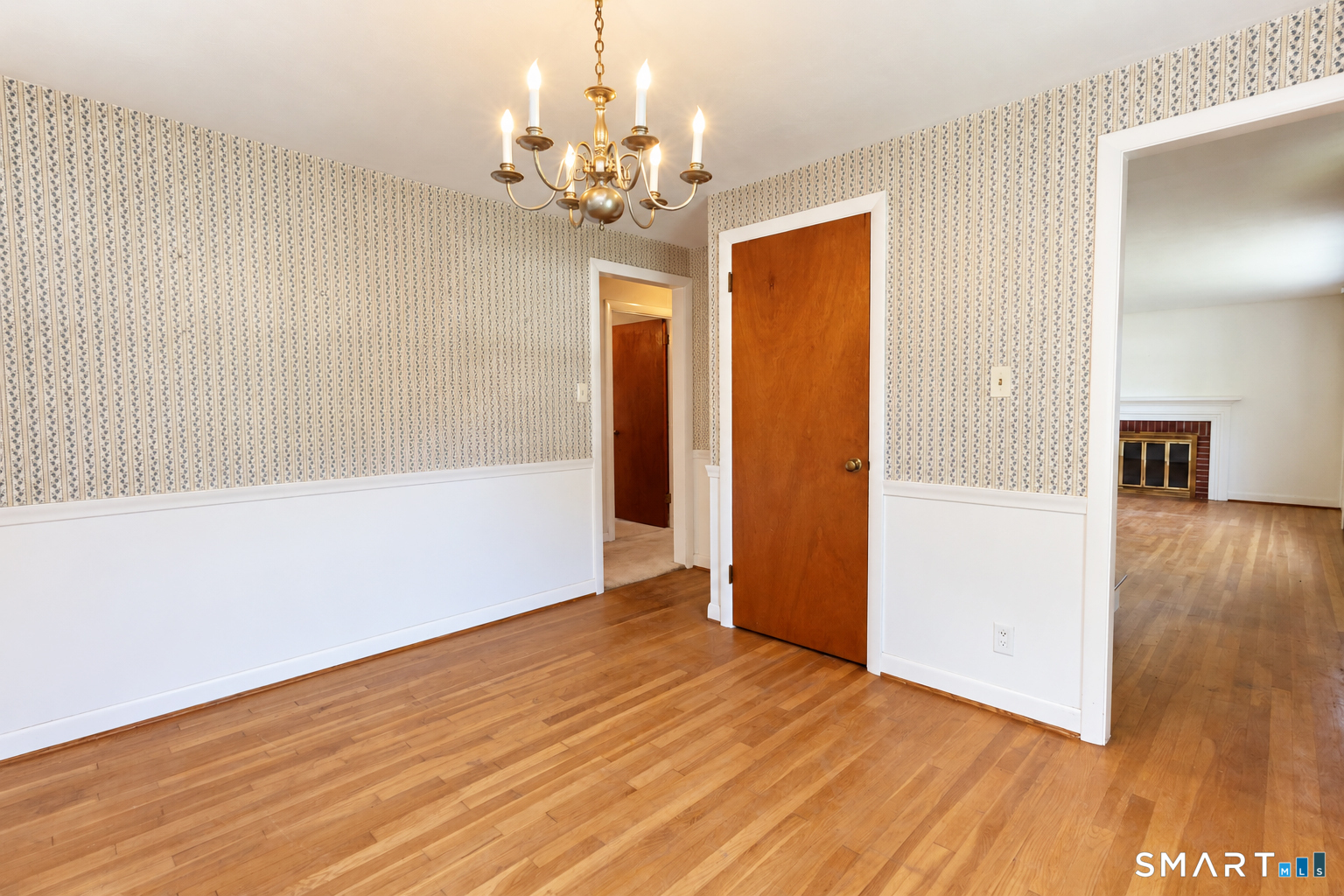 19 Crestwood Circle Farmington CT 06032