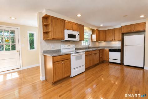 19 Crestwood Circle Farmington CT 06032